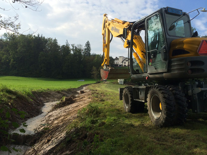 Bachreinigung und natürliche Flusssohle wiederherstellen