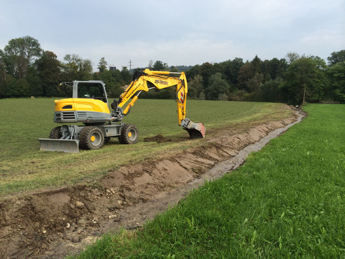 Bachreinigung und natürliche Flusssohle wiederherstellen
